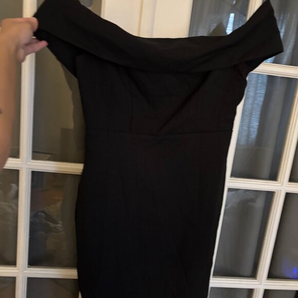 Black Over-the-Shoulder Midi Dress - Essue - Picture 2 of 3